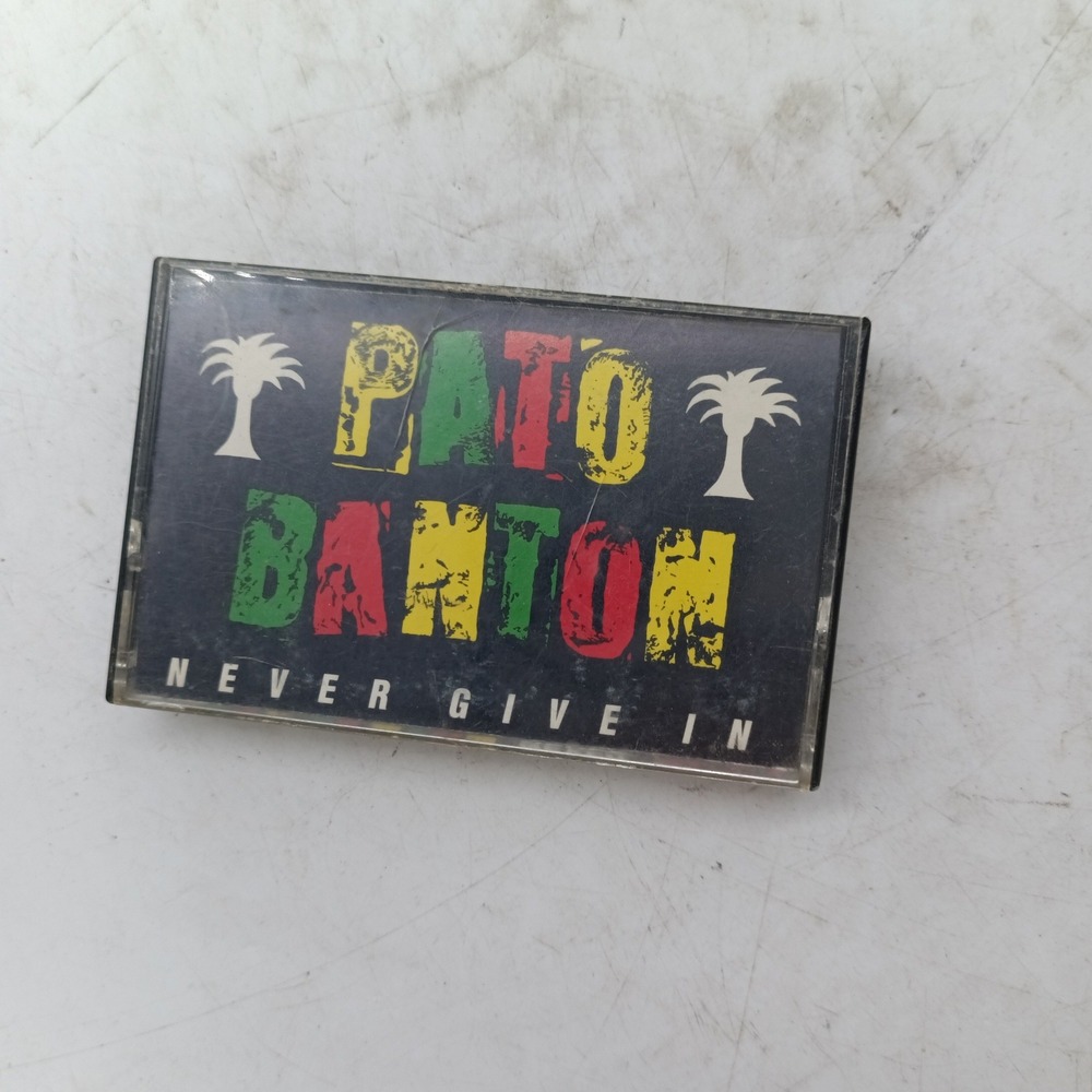 Pato Banton Never Give In Cassette Tape 1988 Reggae IRSC-42119 Vintage Music